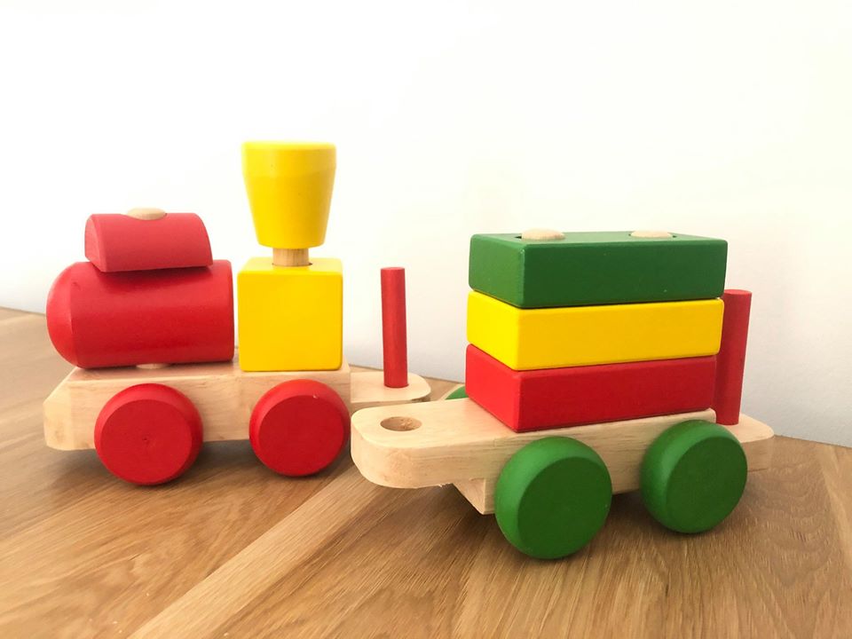 Lắp ghép tàu hỏa bằng gỗ