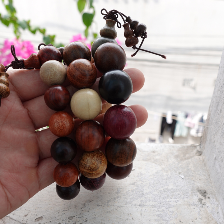 Vòng tay chuỗi hạt gỗ đàn hương - T021