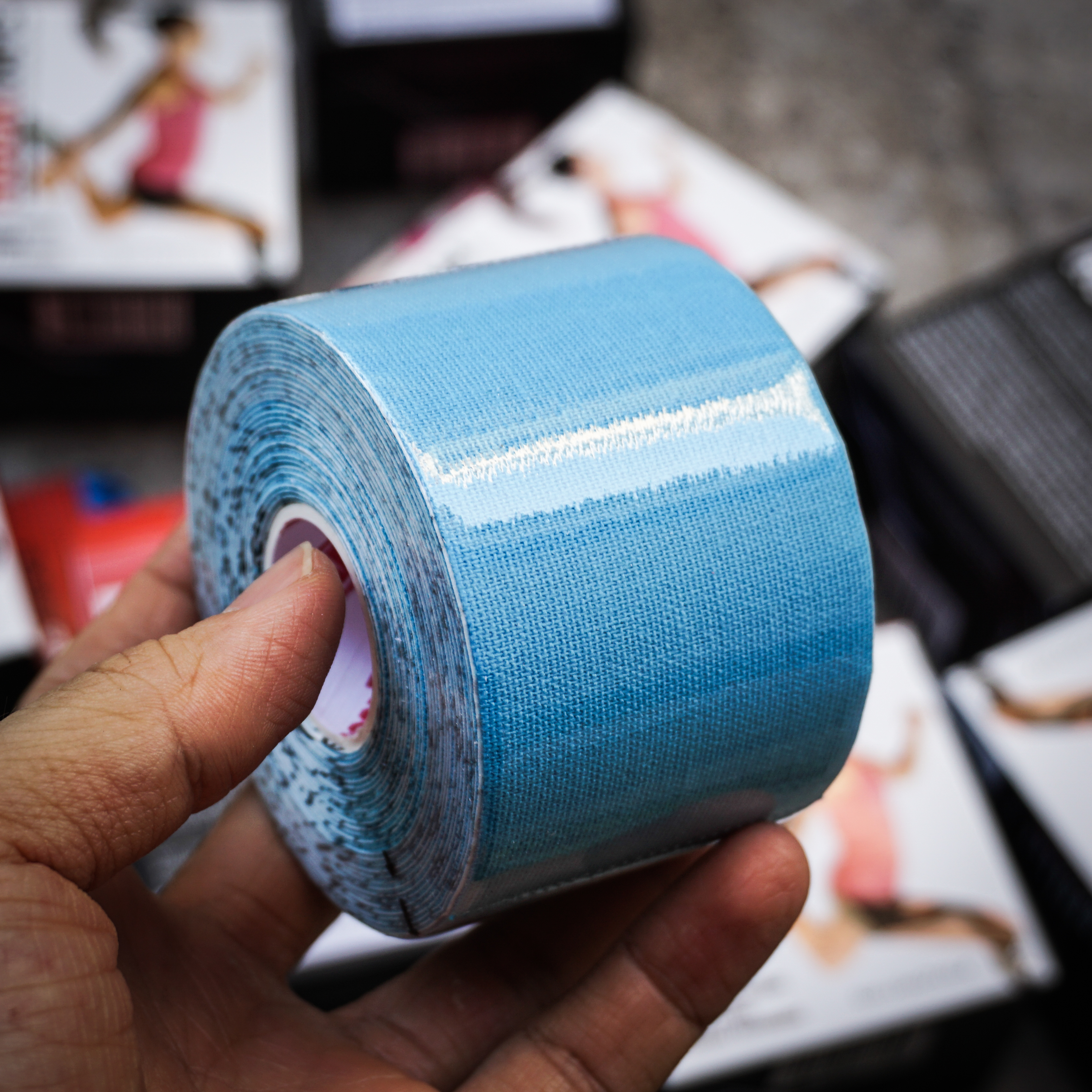 Băng dán cơ thể thao Rocktape Korea - Blue