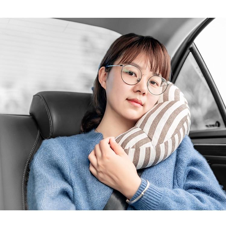 Bộ 2 Cái Gối Bông Sleep In Car ( Nâu Trắng )