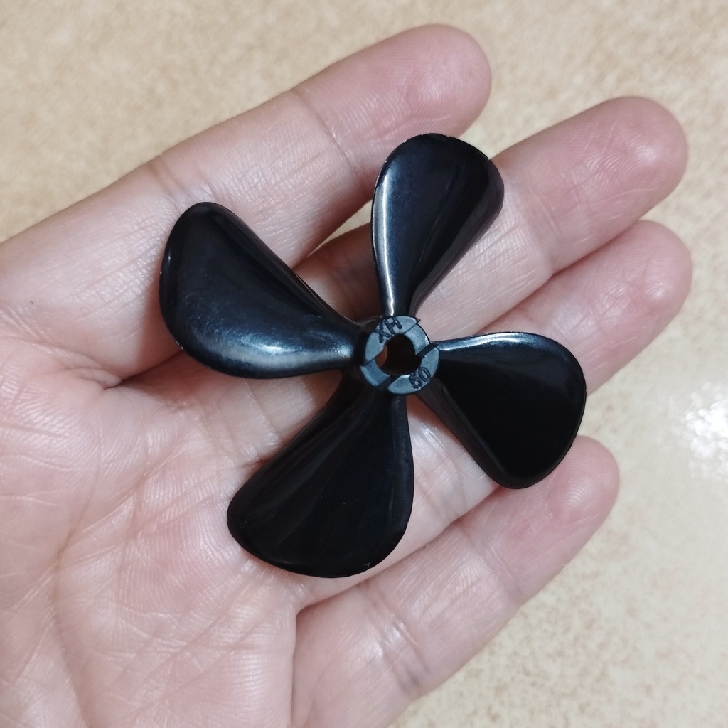Chân vịt thuận nghịch 4 lá đường kính 50mm trục 4mm, bán 1 cặp