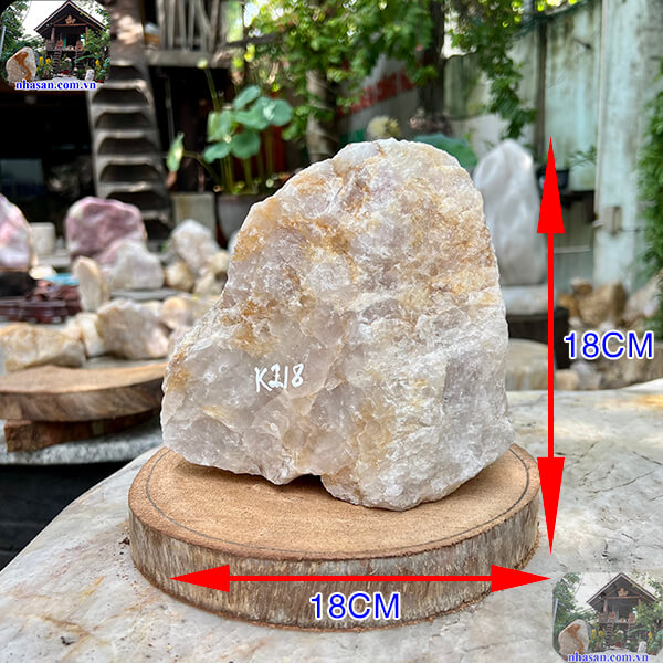 Đá thạch anh hồng thô nguyên khối để bàn trấn trạch - 3.3kg