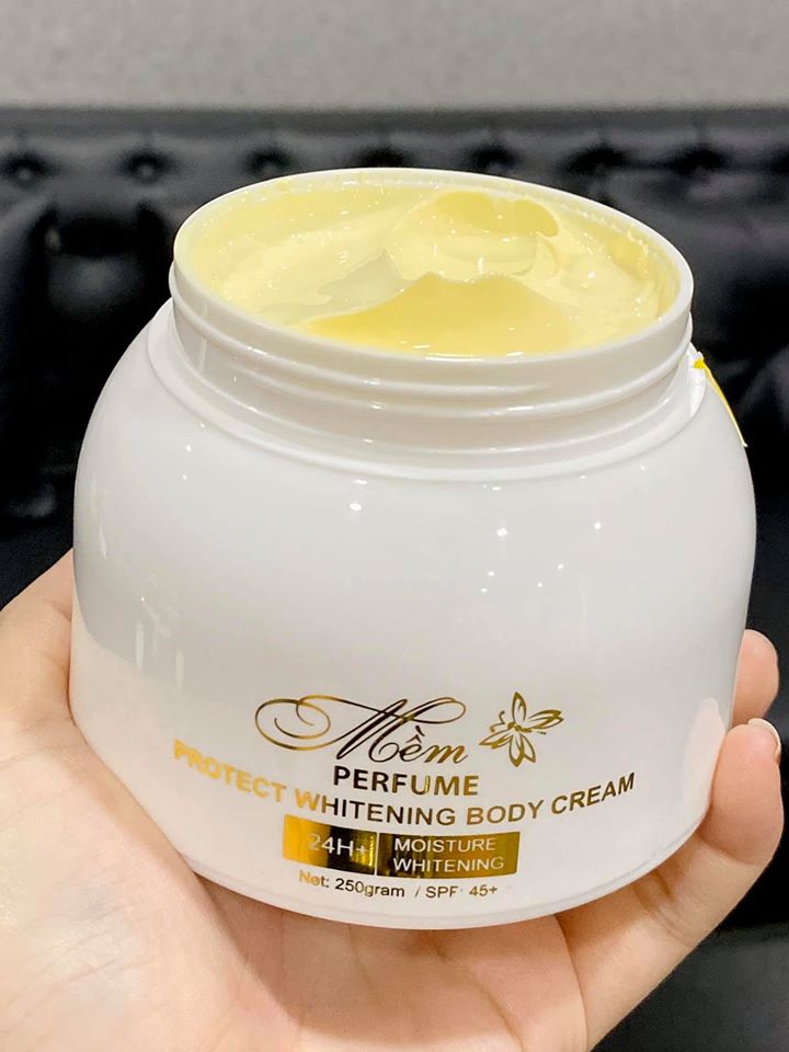 Kem Body Mềm Dưỡng Trắng Da Acosmetics 250G