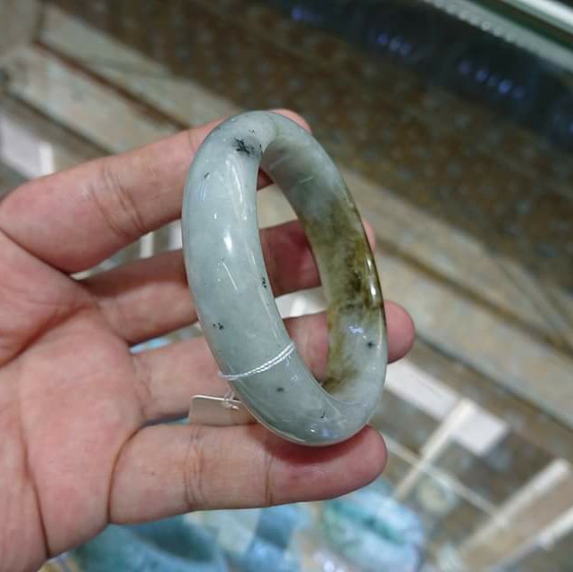 Vòng cẩm thạch huyết mật ong ny tay 53mm