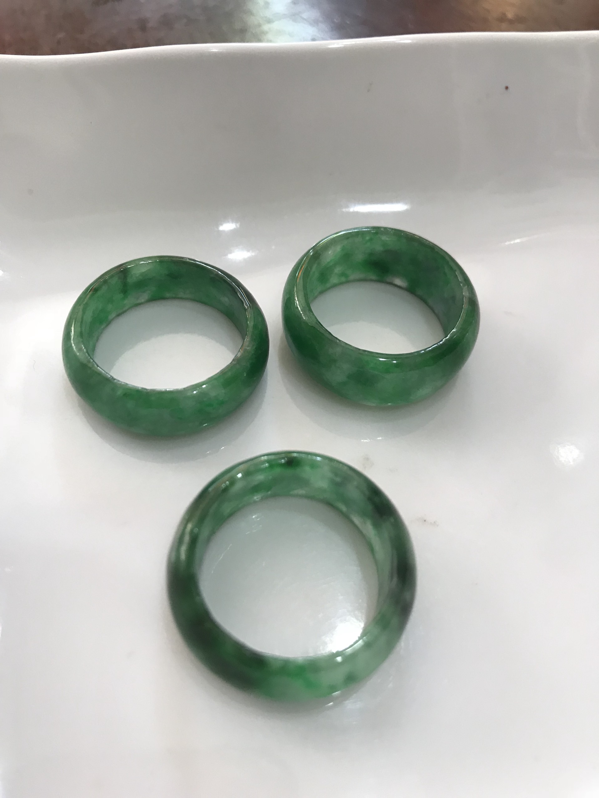 Nhẫn Nữ Đá Cẩm Thạch Xanh Đậm bóng đẹp Ni 18mm Cao 14mm Dầy 3mm ạ