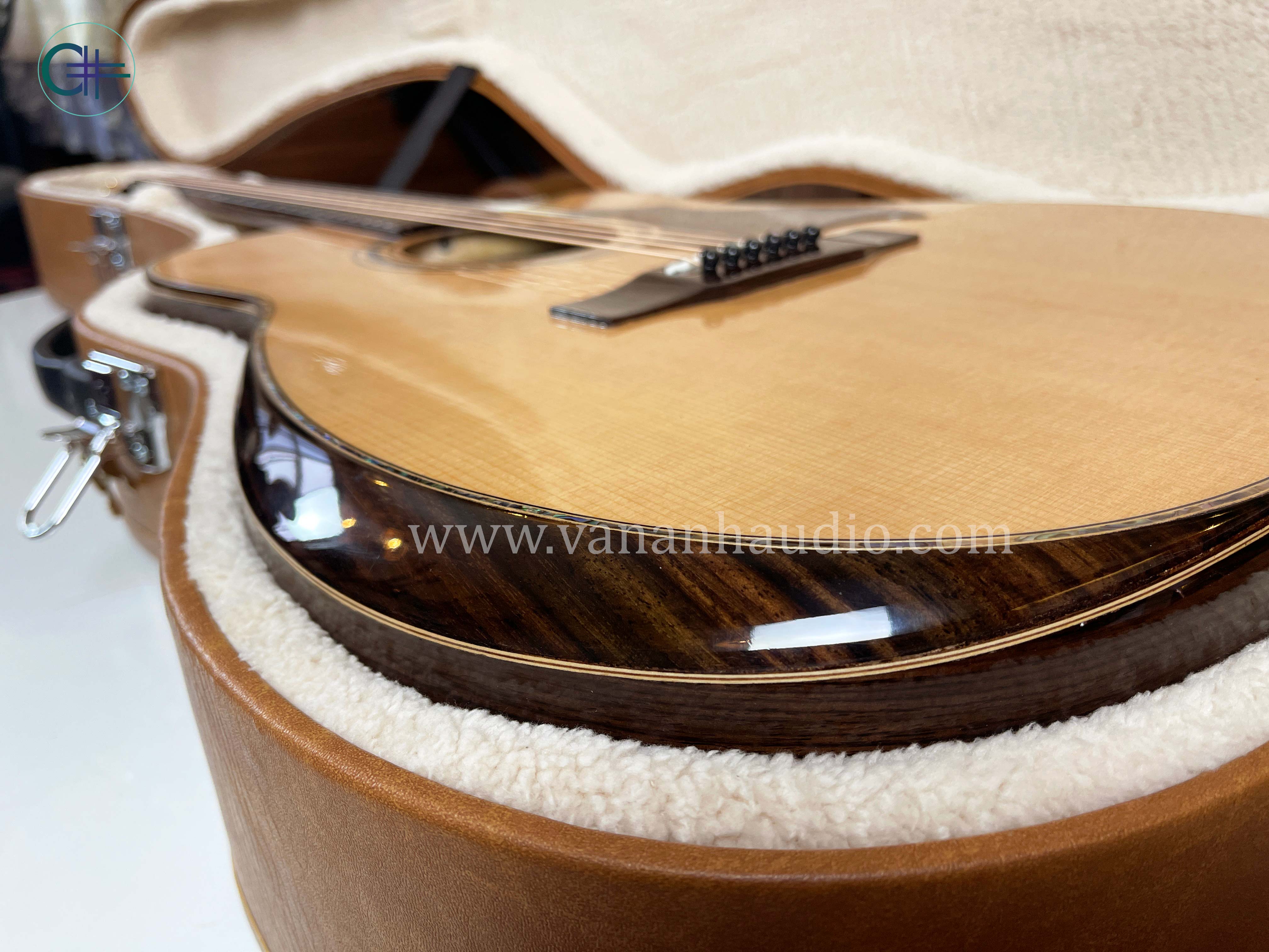 Đàn Guitar Acoustic Custom CL2022 của anh Lê Dũng Sĩ (Khảm trai chữ ký cần đàn)