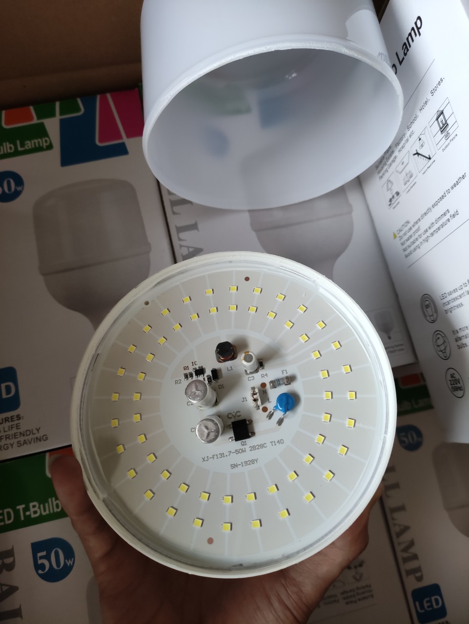 Bóng đèn led 50w ánh sáng vàng phi to 13.5cm