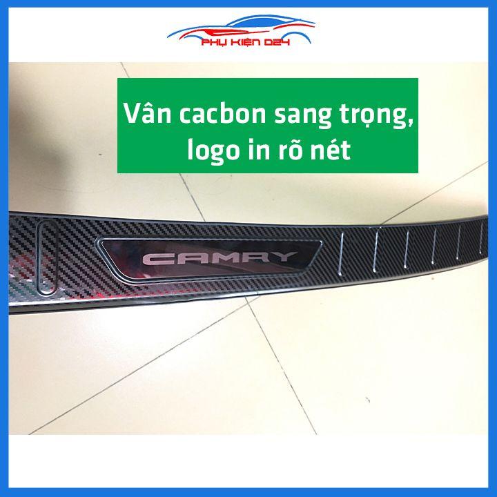 Ốp chống trầy cốp Camry 2019-2020-2021-2022 thép không gỉ vân Cacbon bảo vệ xe chống va đập