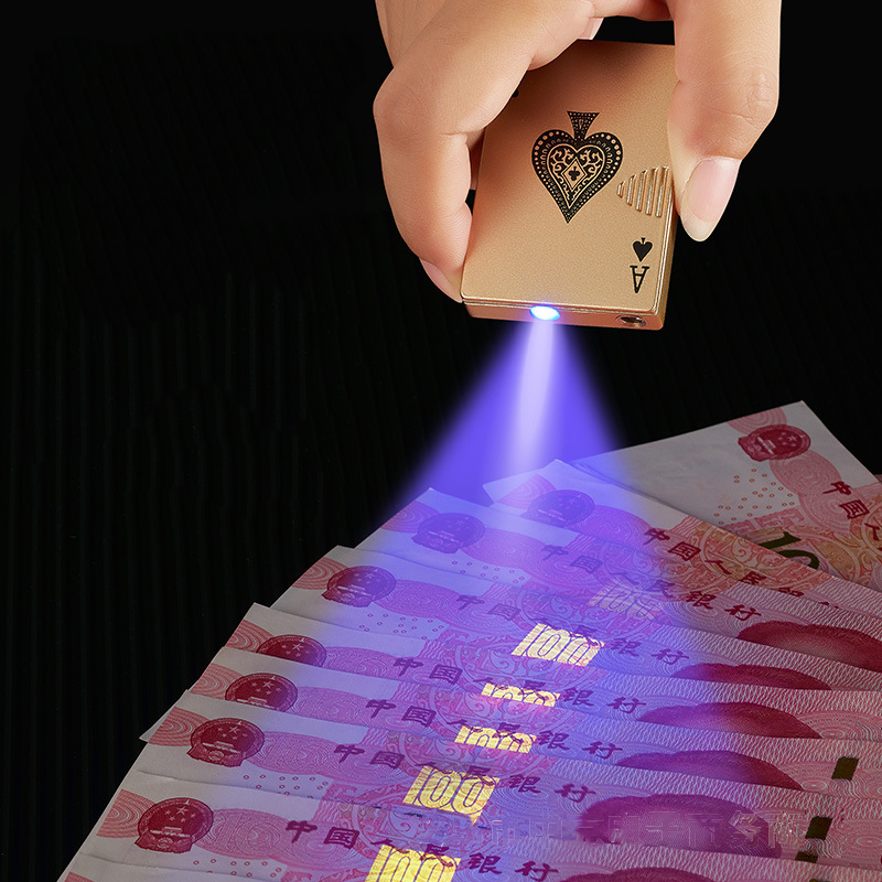 Bật lửa khè lửa xanh hình lá bài Tứ trụ có đèn pin soi tiền polime siêu chuẩn - xài gas