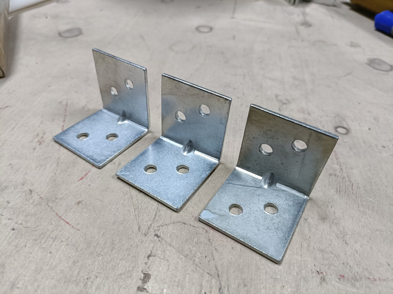 Ke góc vuông chữ L thép bản rộng 4cm