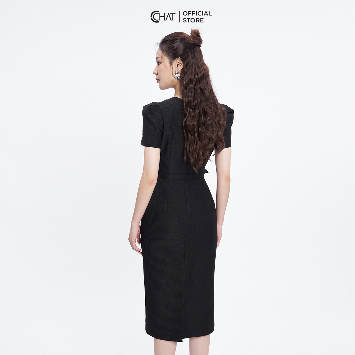 Đầm Nữ Dáng Ôm Suông Kiểu Cutout Vai Chất Tafta Cao Cấp Mềm Mịn 53VNS8001OT