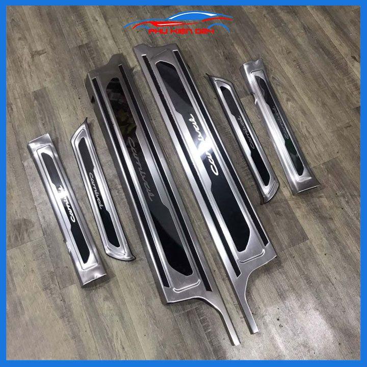 Bộ nẹp bước chân inox ô tô Carnival 2022-2023 chống trầy làm đẹp ô tô