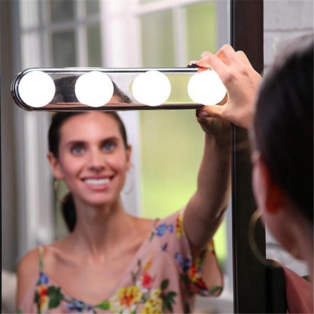 Đèn 4 Led Gắn Gương Trang Điểm Có Giác Hút Tiện Dụng