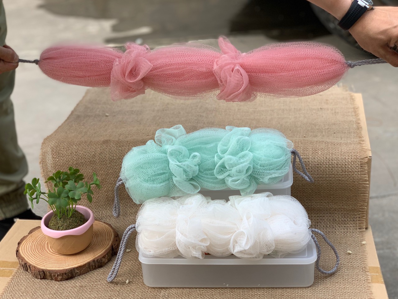 Bông tắm tạo bọt dáng dài 30cm có tay cầm nội địa Nhật Bản