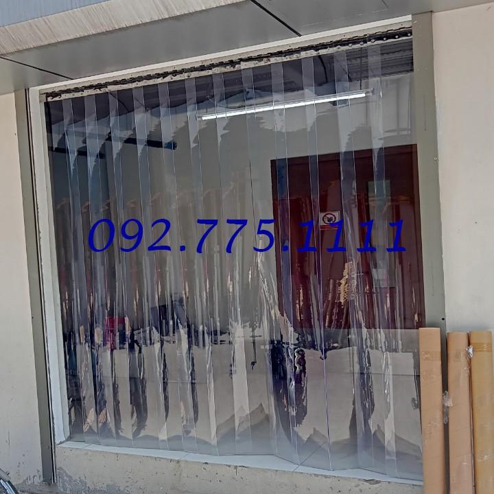 Màn cửa nhựa ngăn lạnh cho các cửa rộng khác nhau.