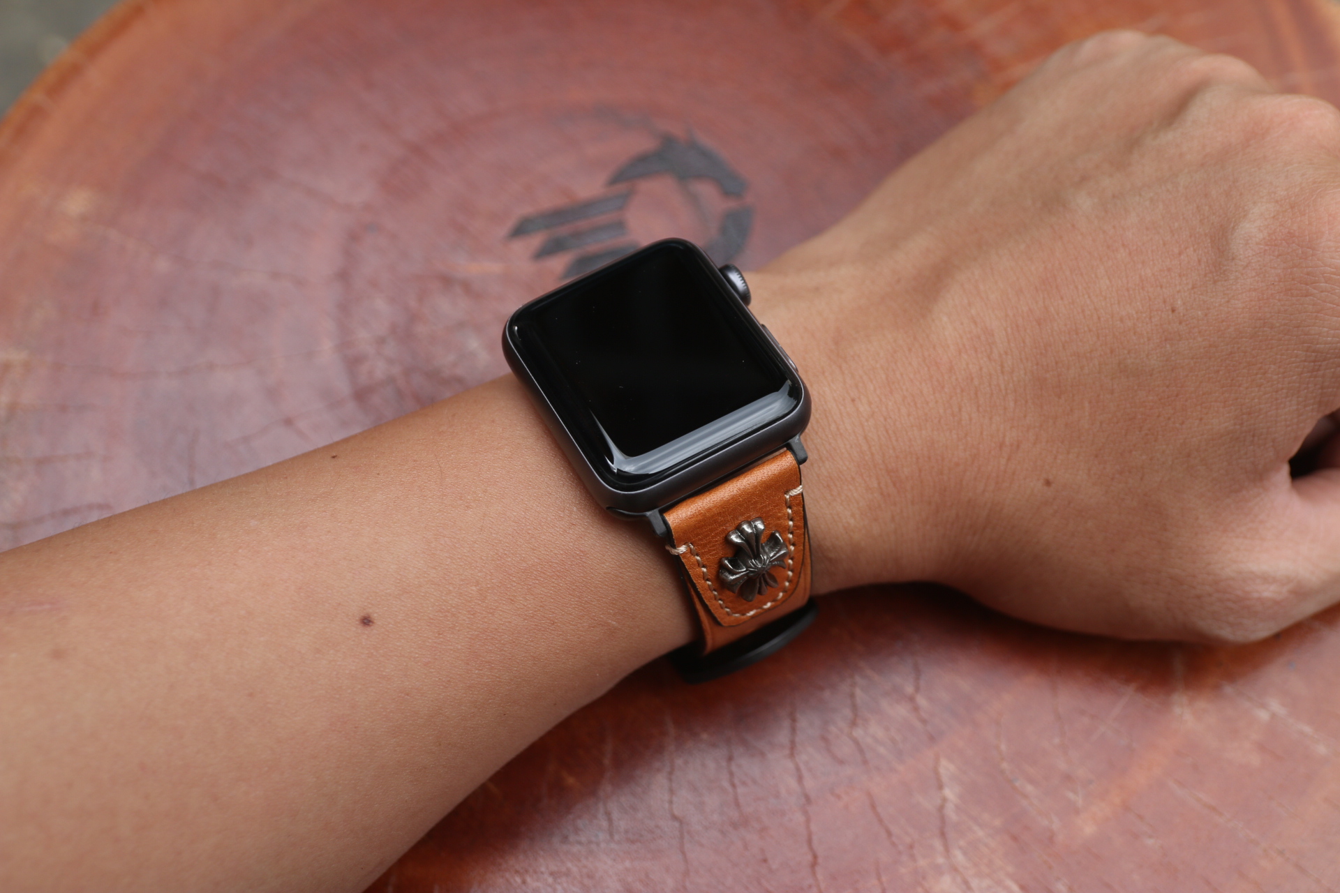 Dây da thay thế dành cho đồng hồ Apple Watch Da Bò Pullup Rivet chữ thập Khóa Thép 316L Dành Cho Series SE 7| 6 | 5 | 4 | 3 | 2 | 1 - Hàng chính hãng