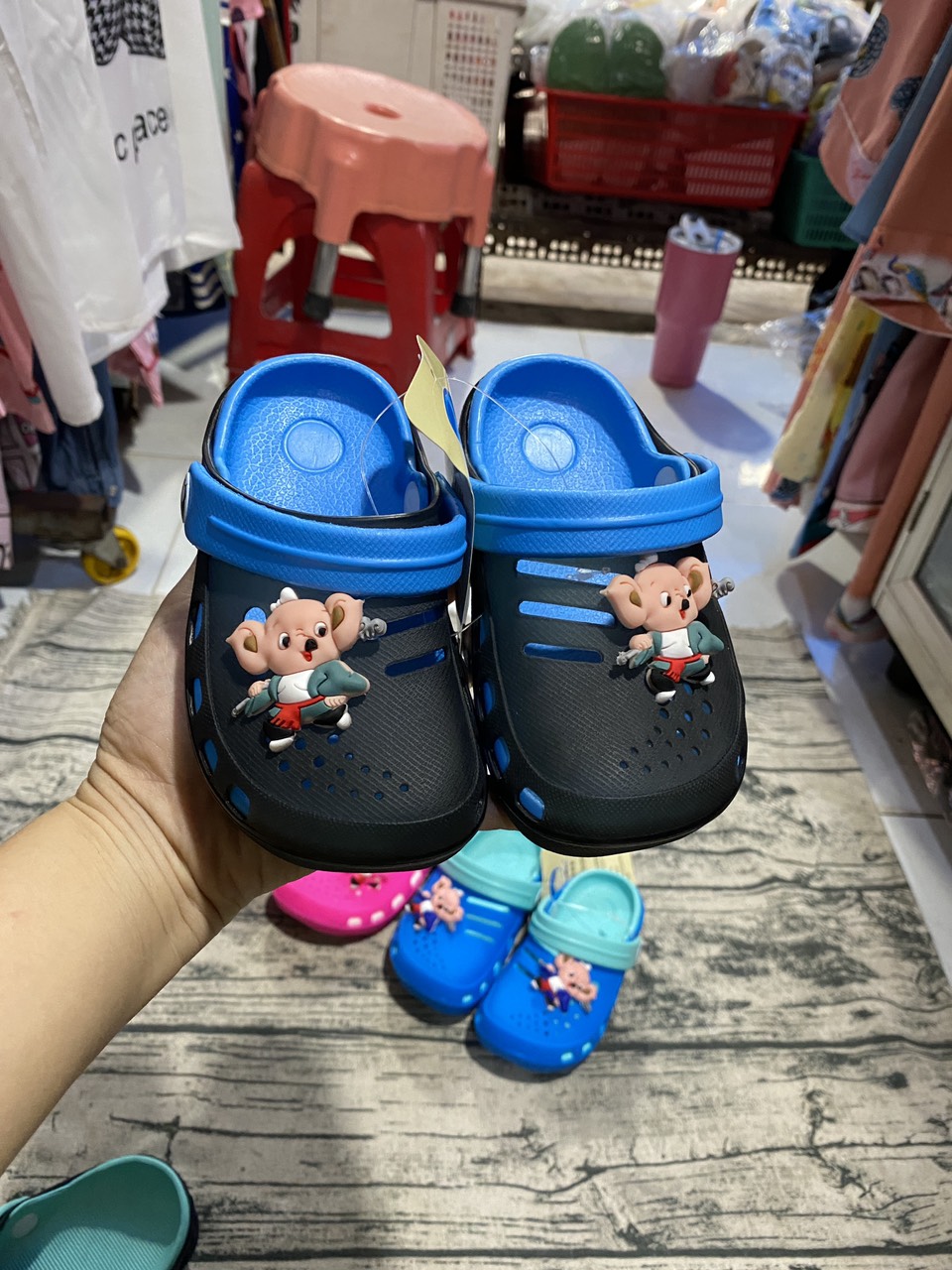 Tên sản phẩm* DÉP SỤC CHO BÉ NHỰA MỀM ÊM CHÂN TRAI GÁI size 20-35