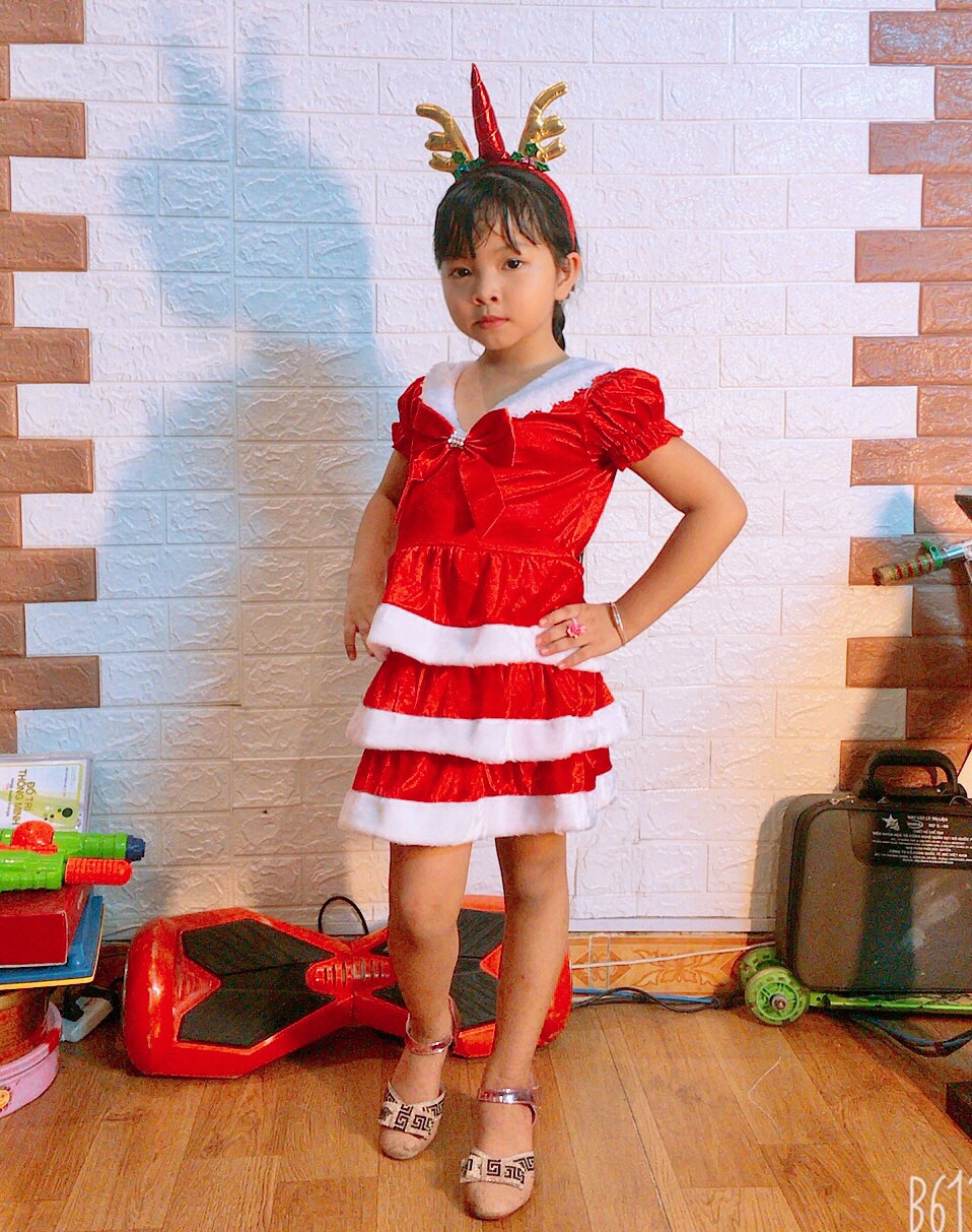 Váy Noel 3 tầng chất liệu nhung dày mềm mịn loại đẹp