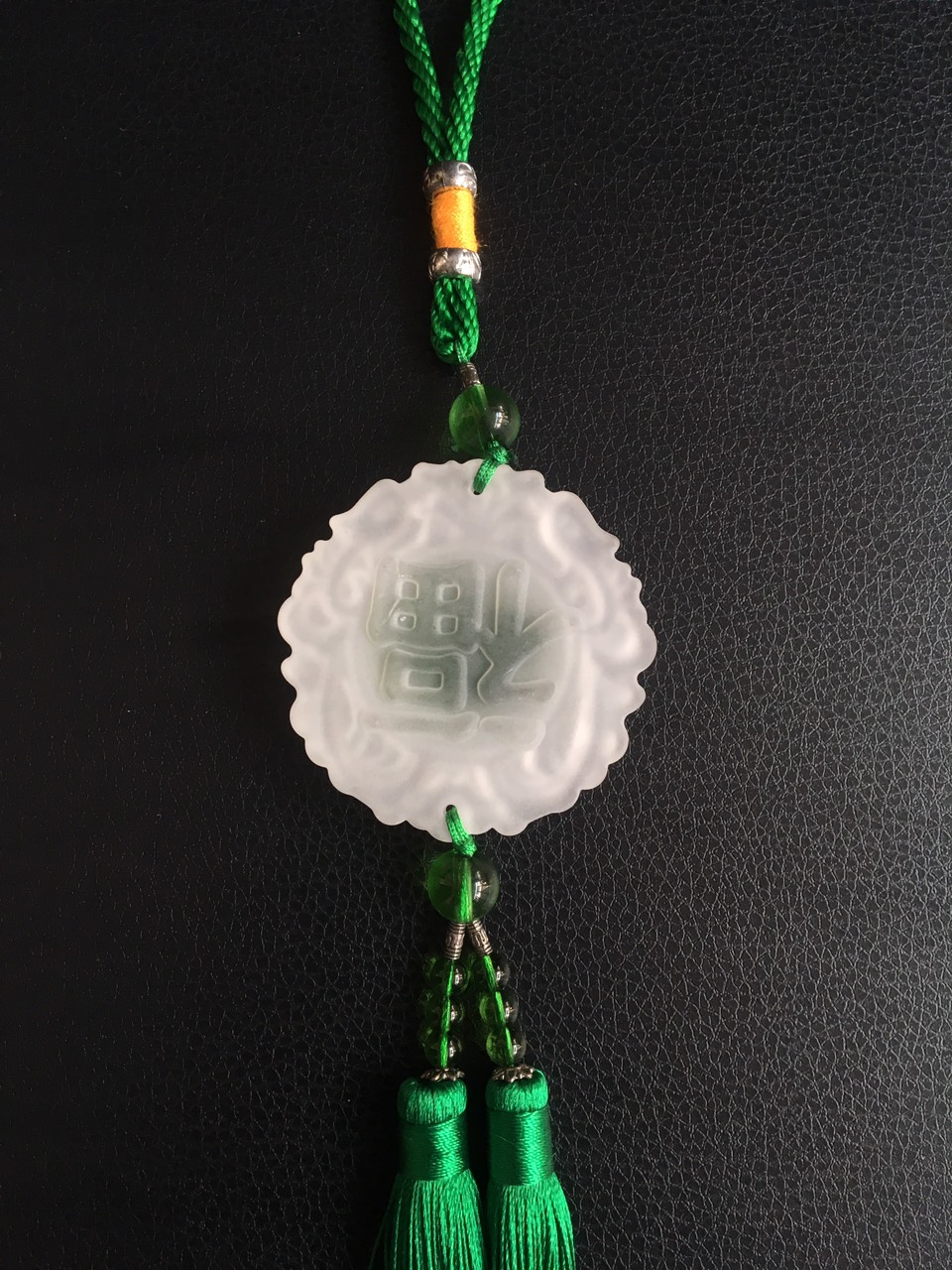 Bùa bình an - ngọc bội treo xe hơi - xanh lá