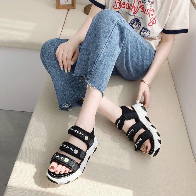 Sandal nữ hoa cúc fashion 3 quai ngang để đi học đi chơi hot nhất hè 2020, dép quai hậu nữ xinh xắn 3 màu đen kem xanh