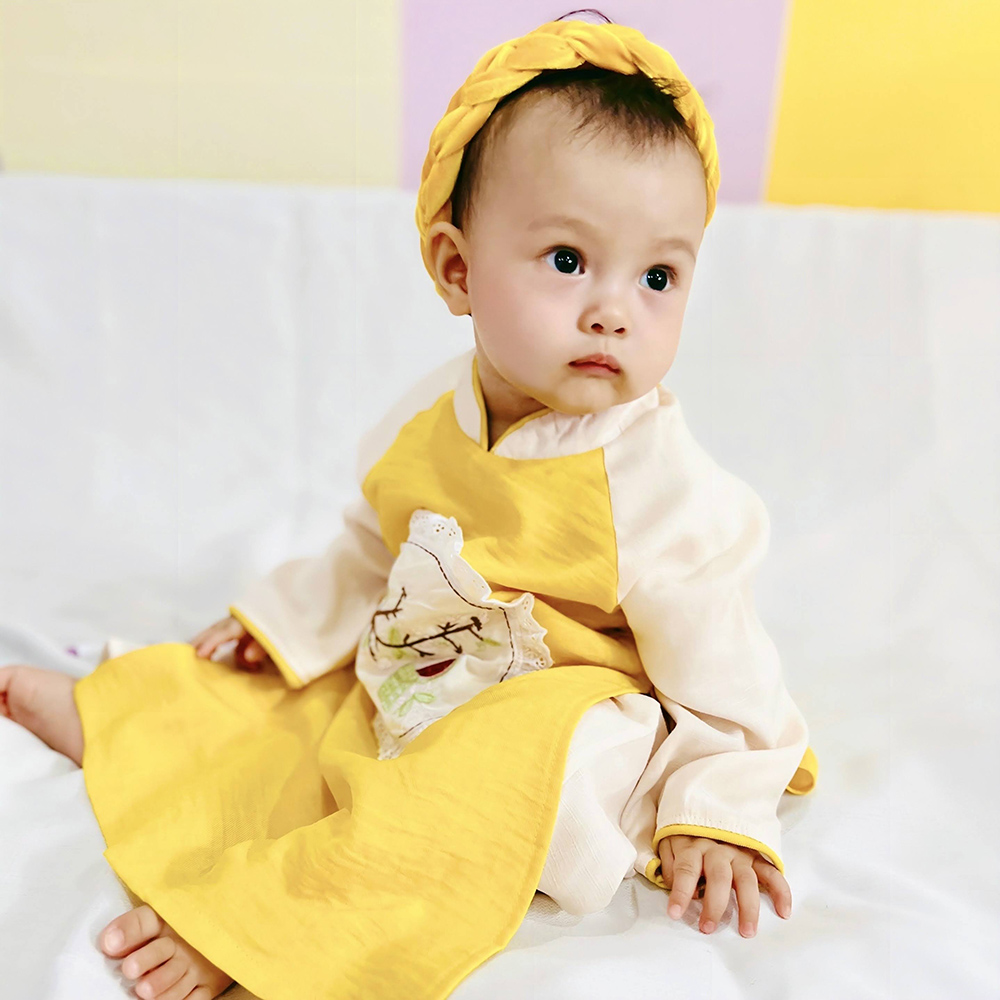 Áo dài Vàng bé trai bé gái thêu Tết chất đũi phối lụa vân mây mềm mát thấm hút tốt MamLa