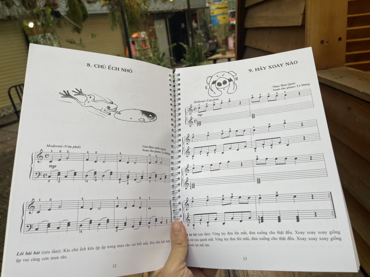 PIANO CHO THIẾU NHI – Tuyển tập 220 tiểu phẩm nổi tiếng – Lê Dũng biên soạn – Huy Hoàng Bookstore – NXB Dân Trí