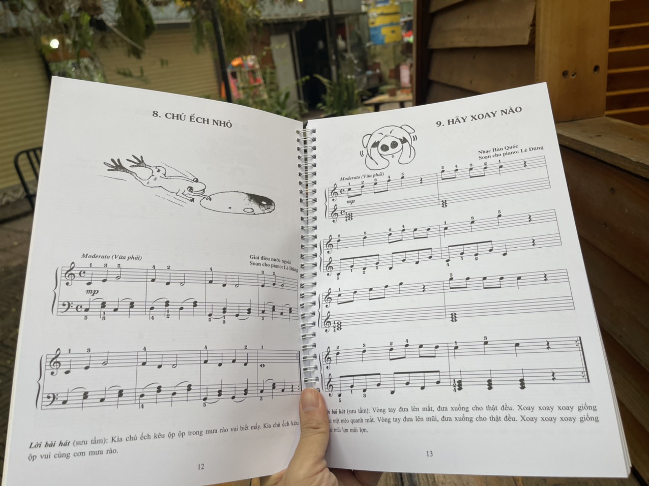 PIANO CHO THIẾU NHI – Tuyển tập 220 tiểu phẩm nổi tiếng (Phần 1) – Lê Dũng biên soạn – Huy Hoàng Bookstore – NXB Dân Trí (Bìa mềm)