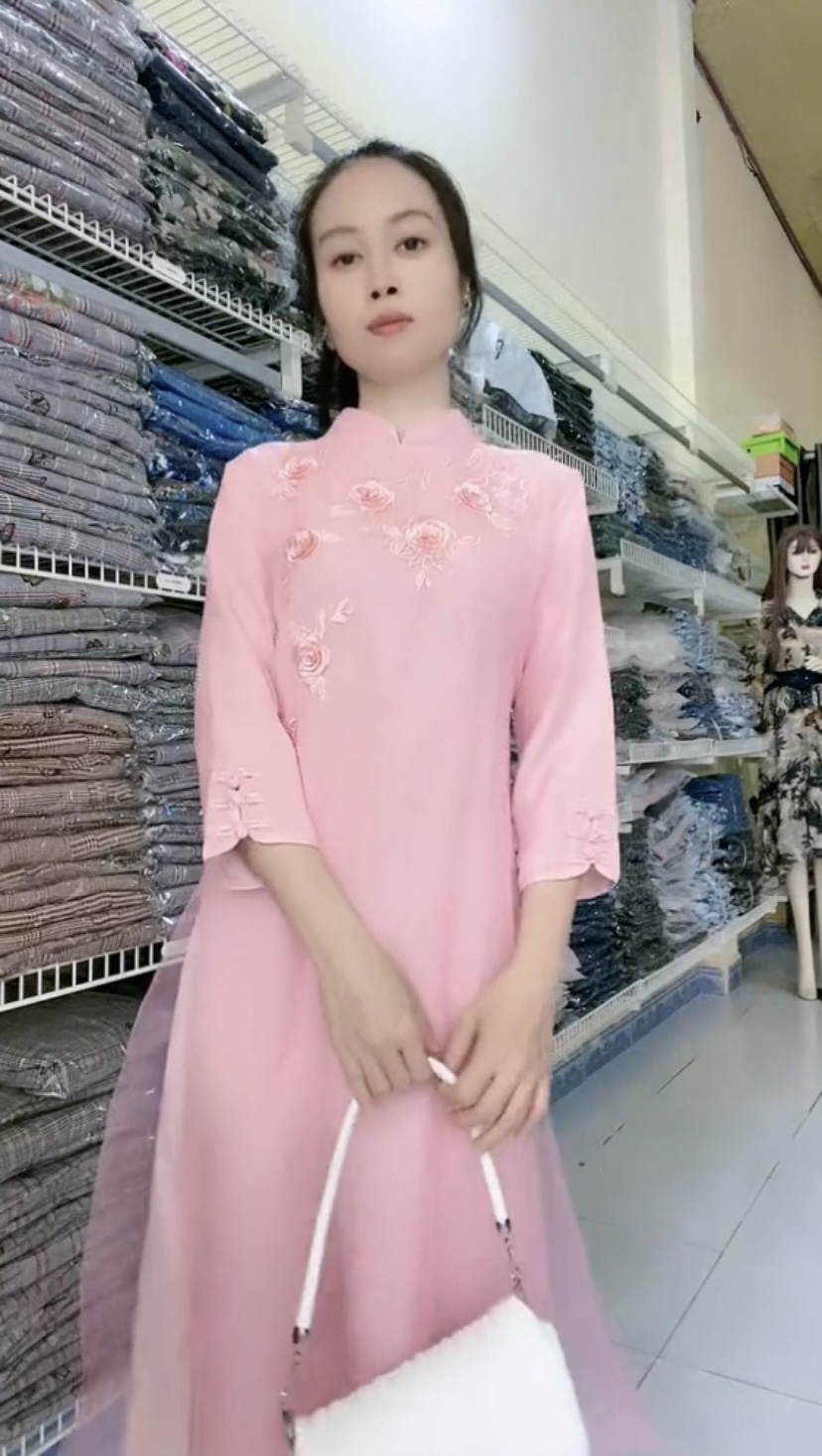 Áo dài cách tân họa tiết sang xinh khác biệt trên nền chất liệu cao cấp