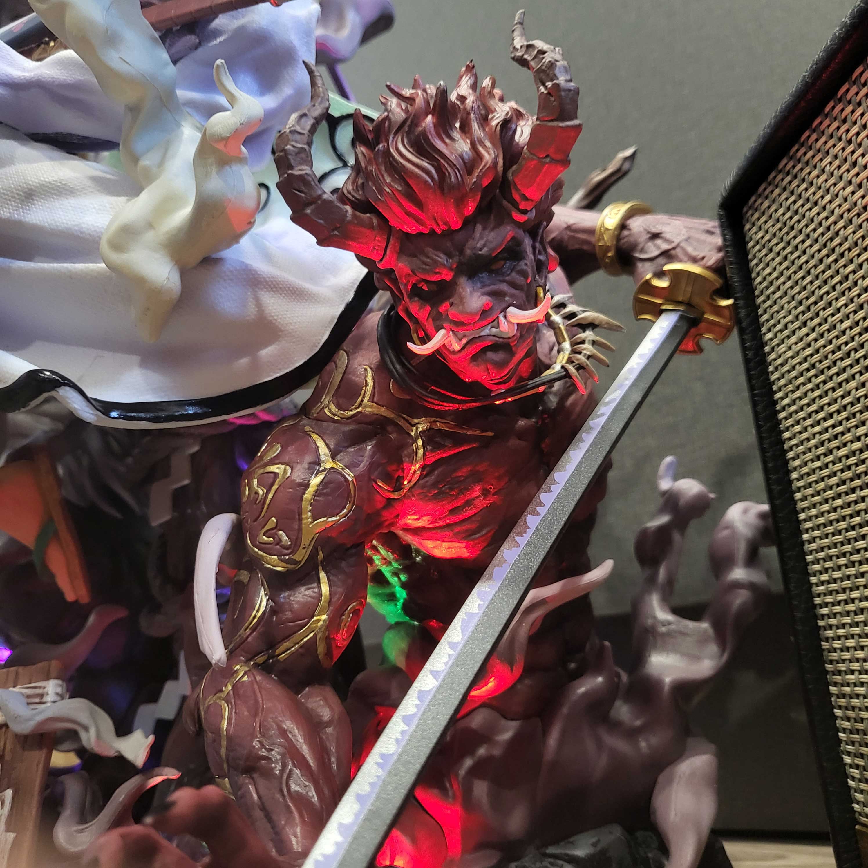 Mô hình siêu phẩm Zoro Wano Burning 43 cm có LED - One Piece