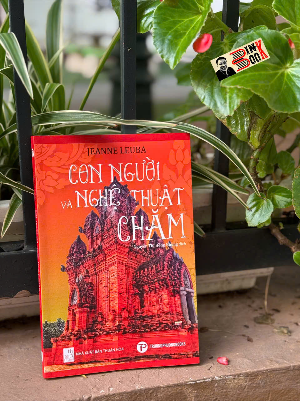 CON NGƯỜI VÀ NGHỆ THUẬT CHĂM – Jeanne Leuba – Trường Phương Books - NXB Thuận Hóa