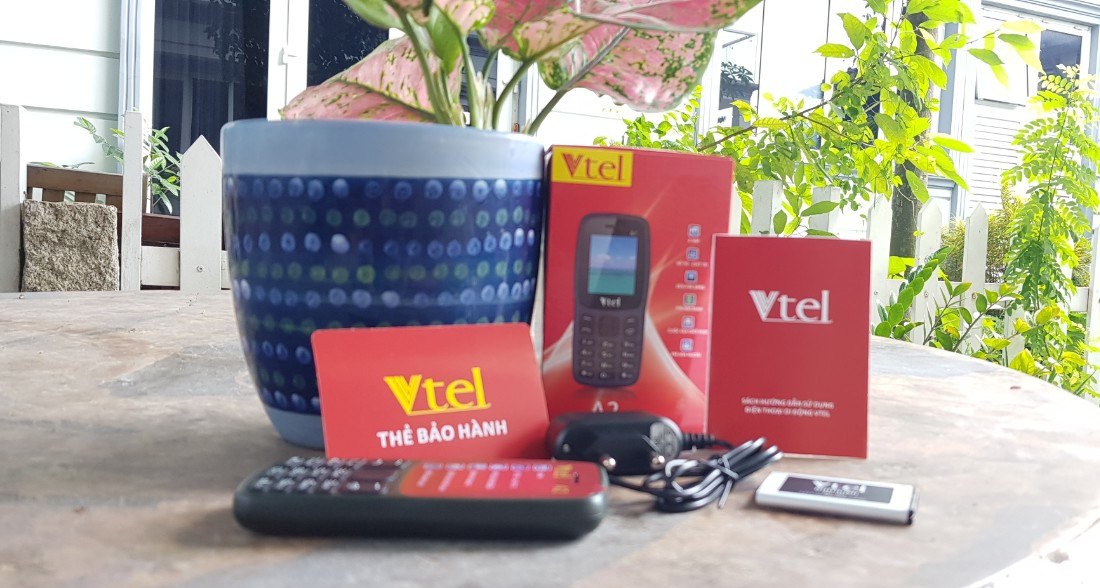 Điện thoại di động GSM Vtel A2 (Màu xanh lính) – Hàng chính hãng