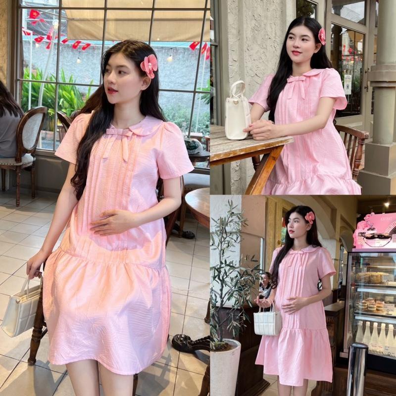 Đầm bầu tiểu thư cổ sen đính nơ vải gấm lụa gân 3D thanh lịch, sang trọng - Kem
