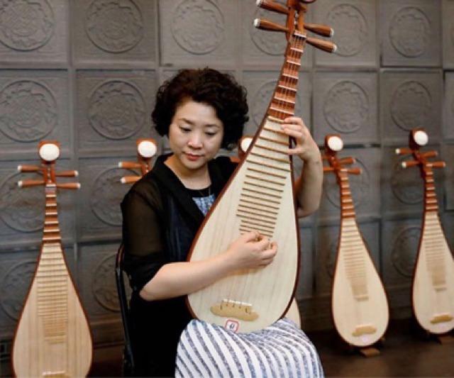 Móng chuyên nghiệp chơi đàn tỳ bà