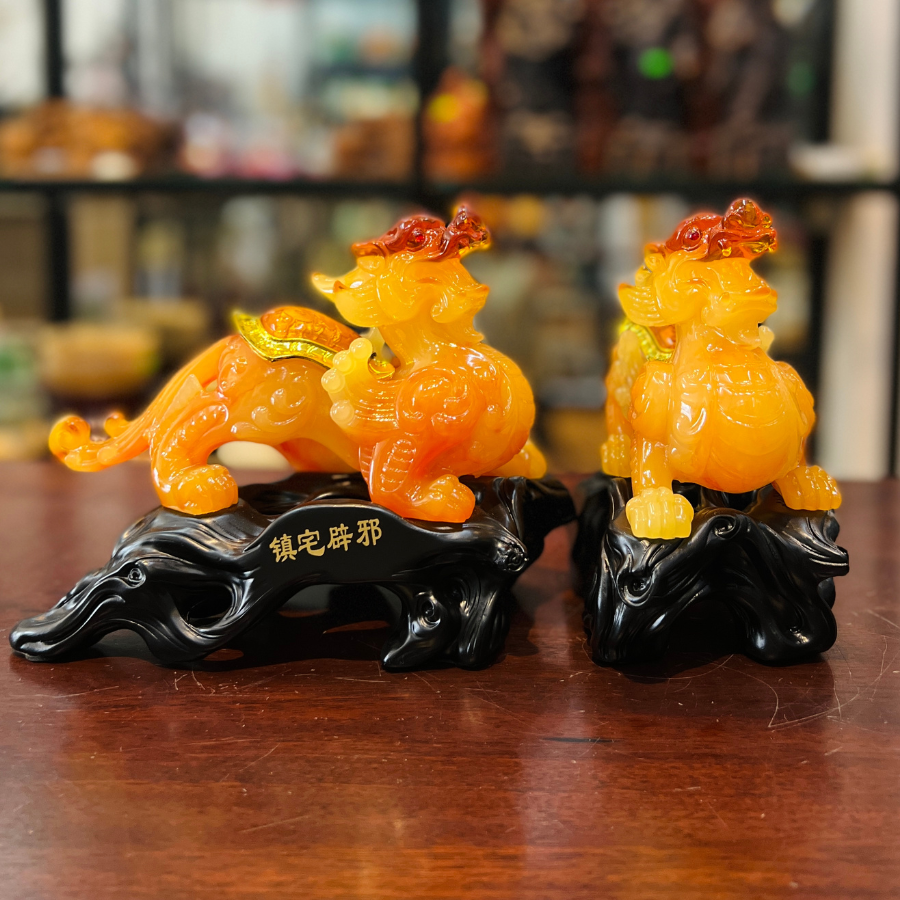 Tỳ Hưu Phong Thủy Poly Màu Vàng Chữ Phúc