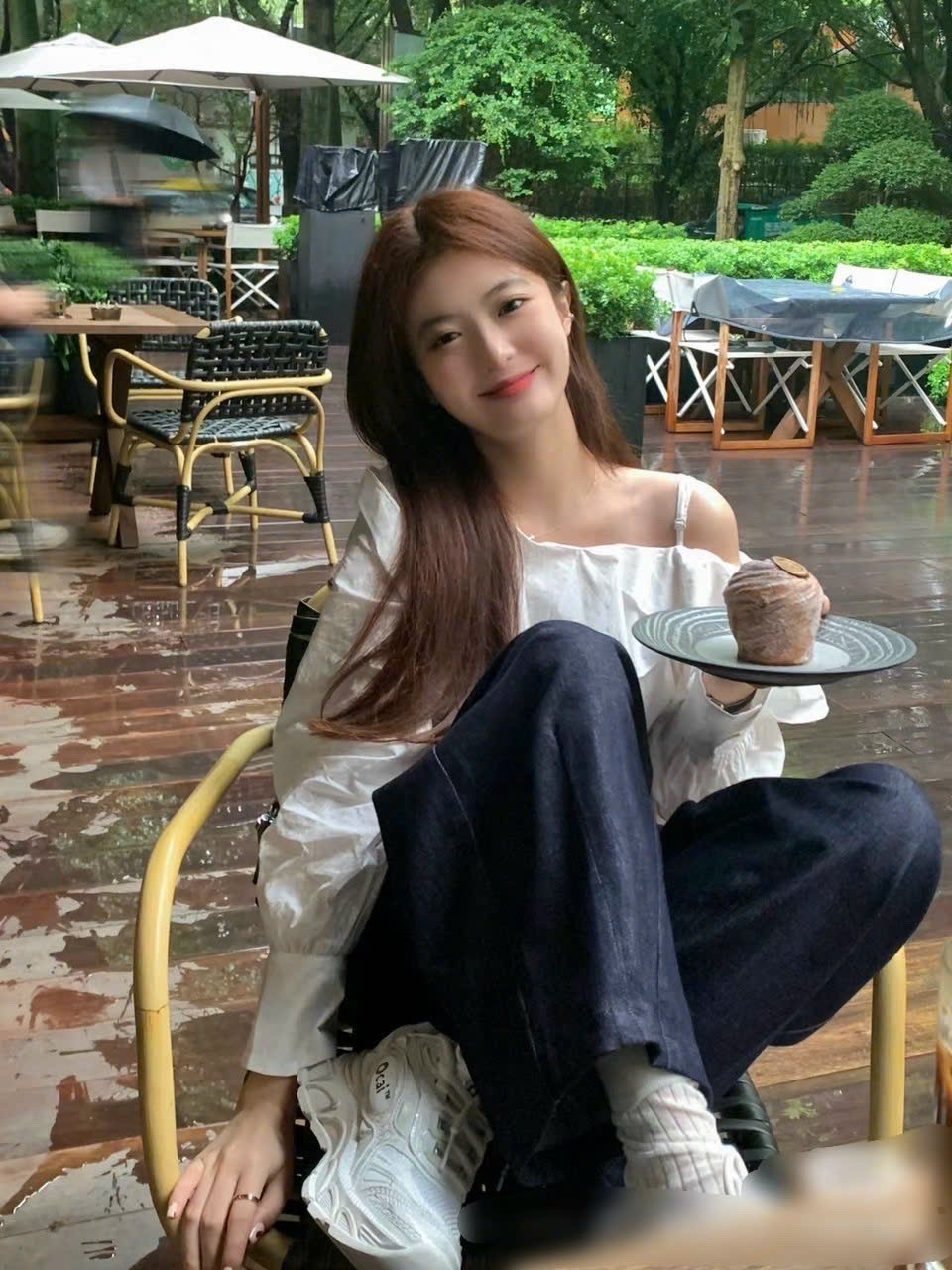 SET ÁO DÂY TRỄ VAI SƠ MI BÈO RỘNG TRẮNG + QUẦN DÀI ỐNG RỘNG LƯNG CAO SUÔNG ĐỨNG JEANS ĐI CHƠI DẠO PHỐ ĐI TIỆC ĐI BIỂN