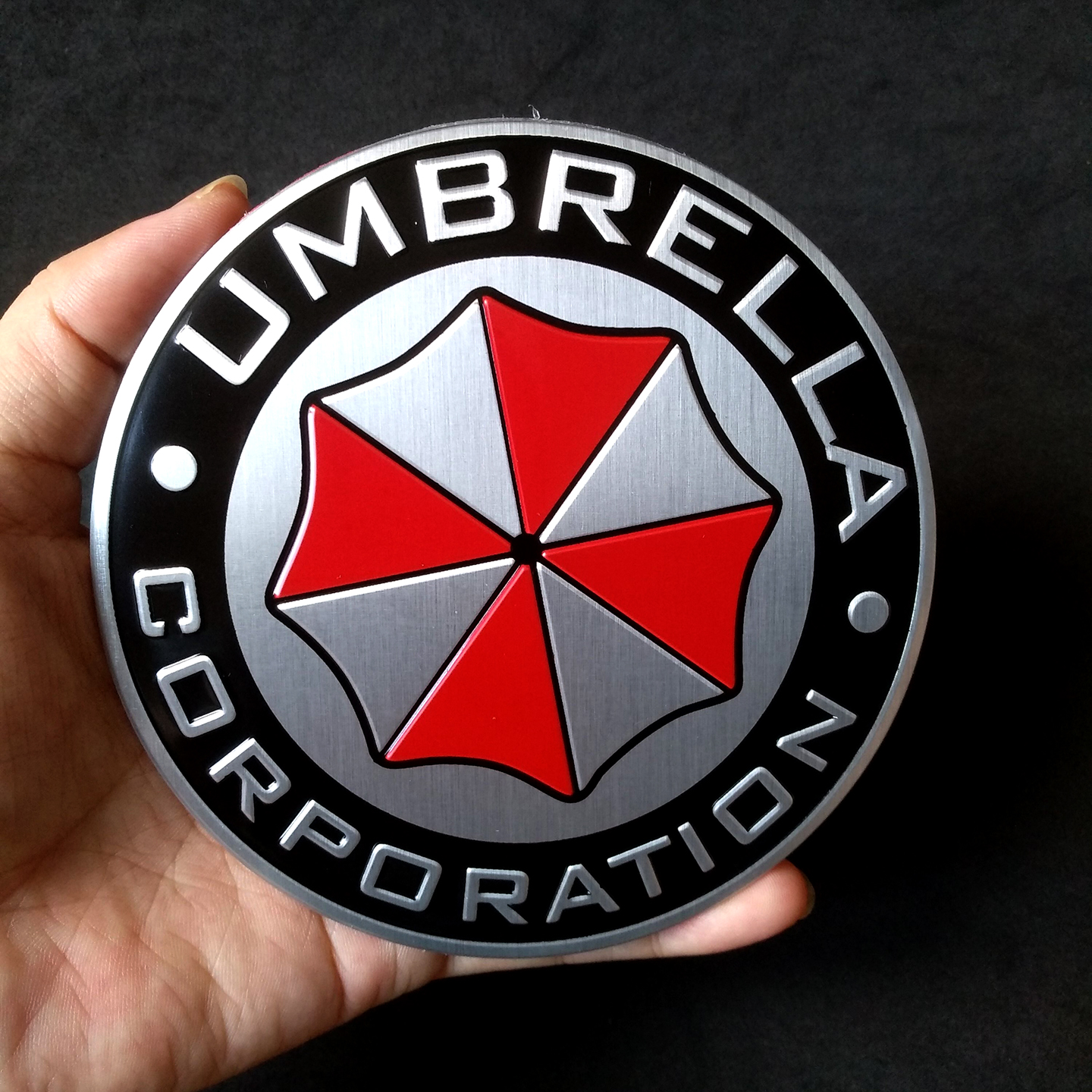 Miếng dán kim loại logo UMBRELLA CORPORATION 11.5cm