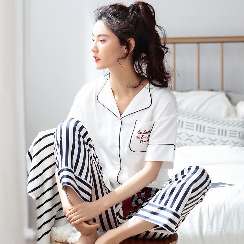 Bộ pyjama lụa nữ kẻ sọc ngắn tay trẻ trung