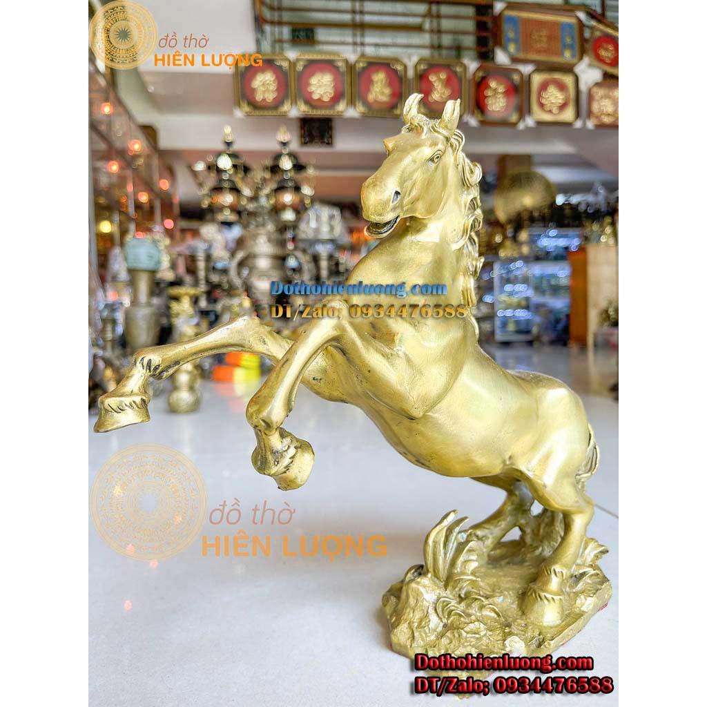 Tượng Ngựa Hí Màu Vàng Bằng Đồng Phong Thủy - Linh Vật Tuổi Ngọ