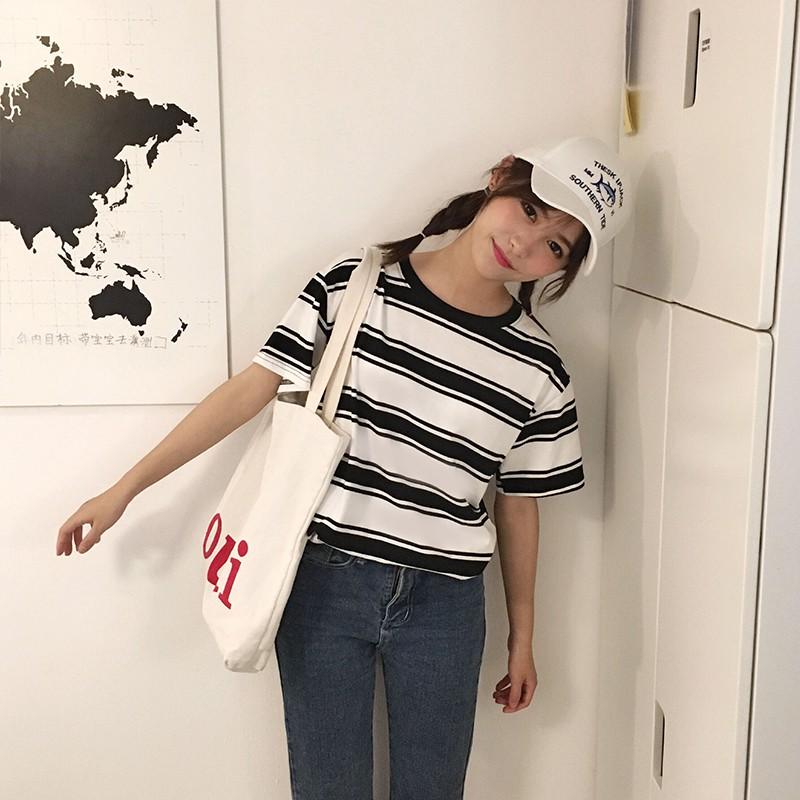 Áo thun nữ cổ tròn ngắn tay kẻ sọc đơn giản