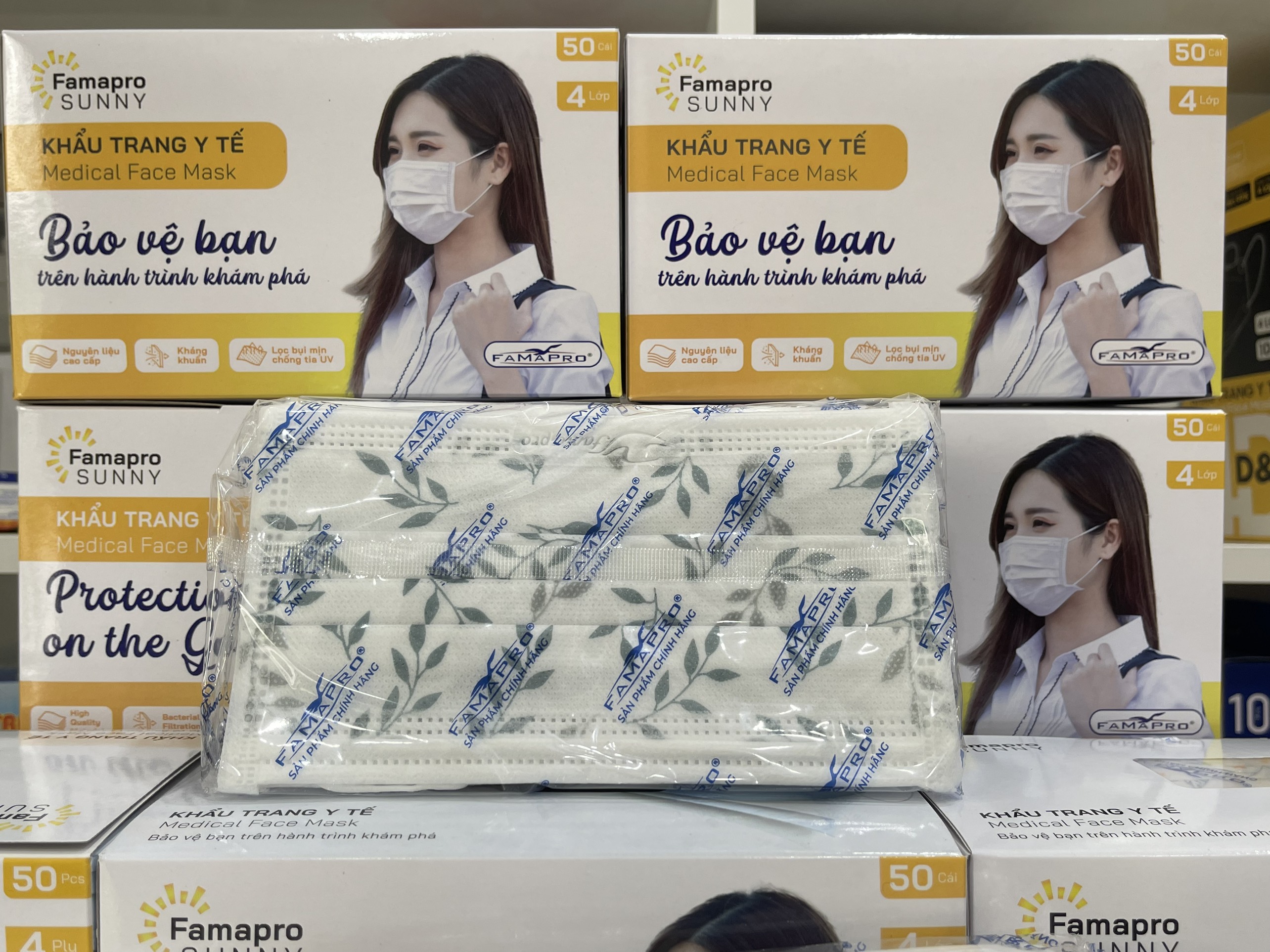 HỘP – FAMAPRO SUNNY – Khẩu trang y tế kháng khuẩn 4 lớp Famapro SUNNY 50 cái hộp – HOA VĂN 1 – COMBO 5 HỘP