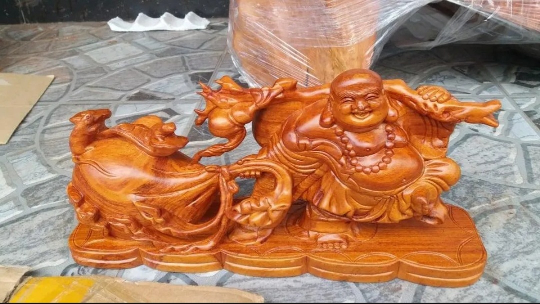 Tượng phật di lặc kéo bao tiền gỗ hương ngang 46 cm