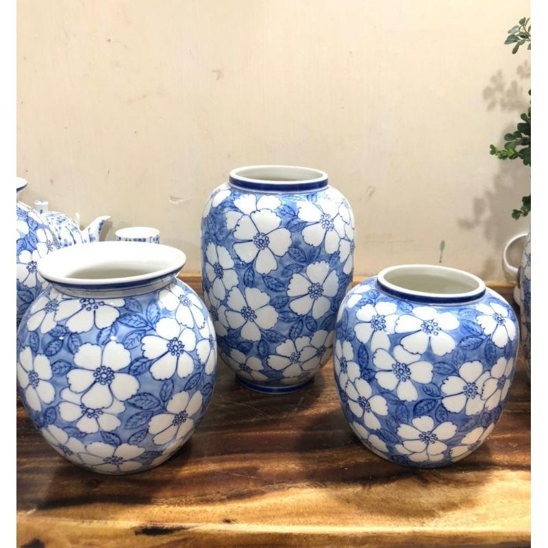 Lọ hoa vẽ tay hàng kĩ