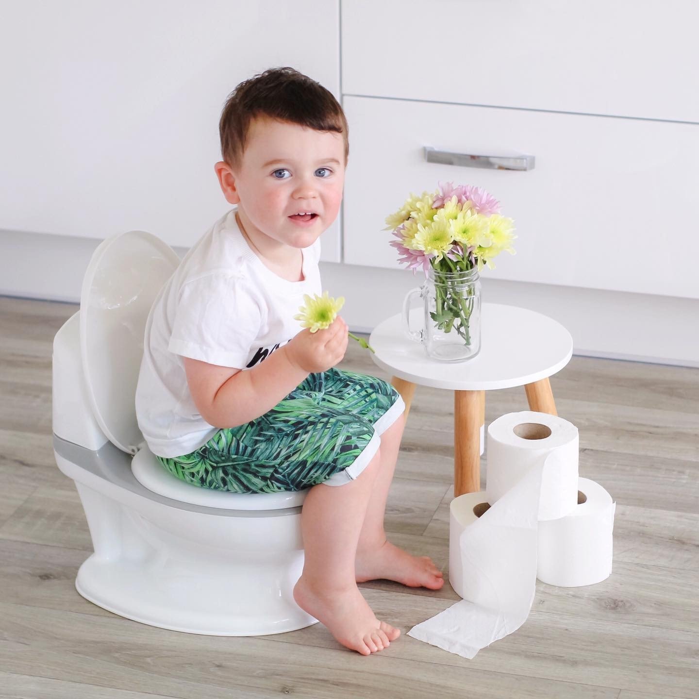[ 76503-Nuby ] Bồn vệ sinh thu nhỏ cho bé, có âm thanh xã nước, tặng kèm 02 cục pin AAA