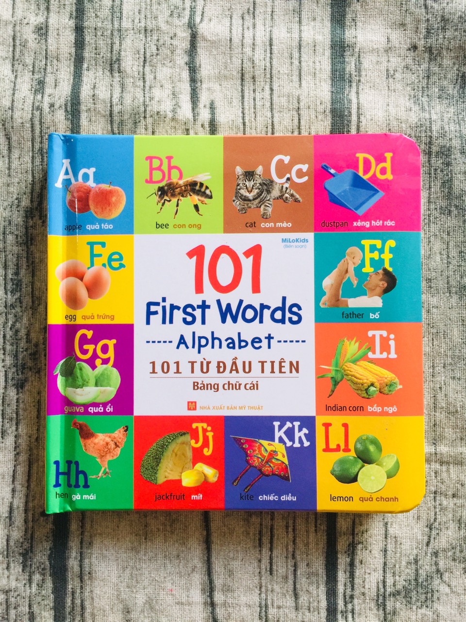 101 First Words - Alphabet (101 Từ Đầu Tiên - Bảng Chữ Cái)