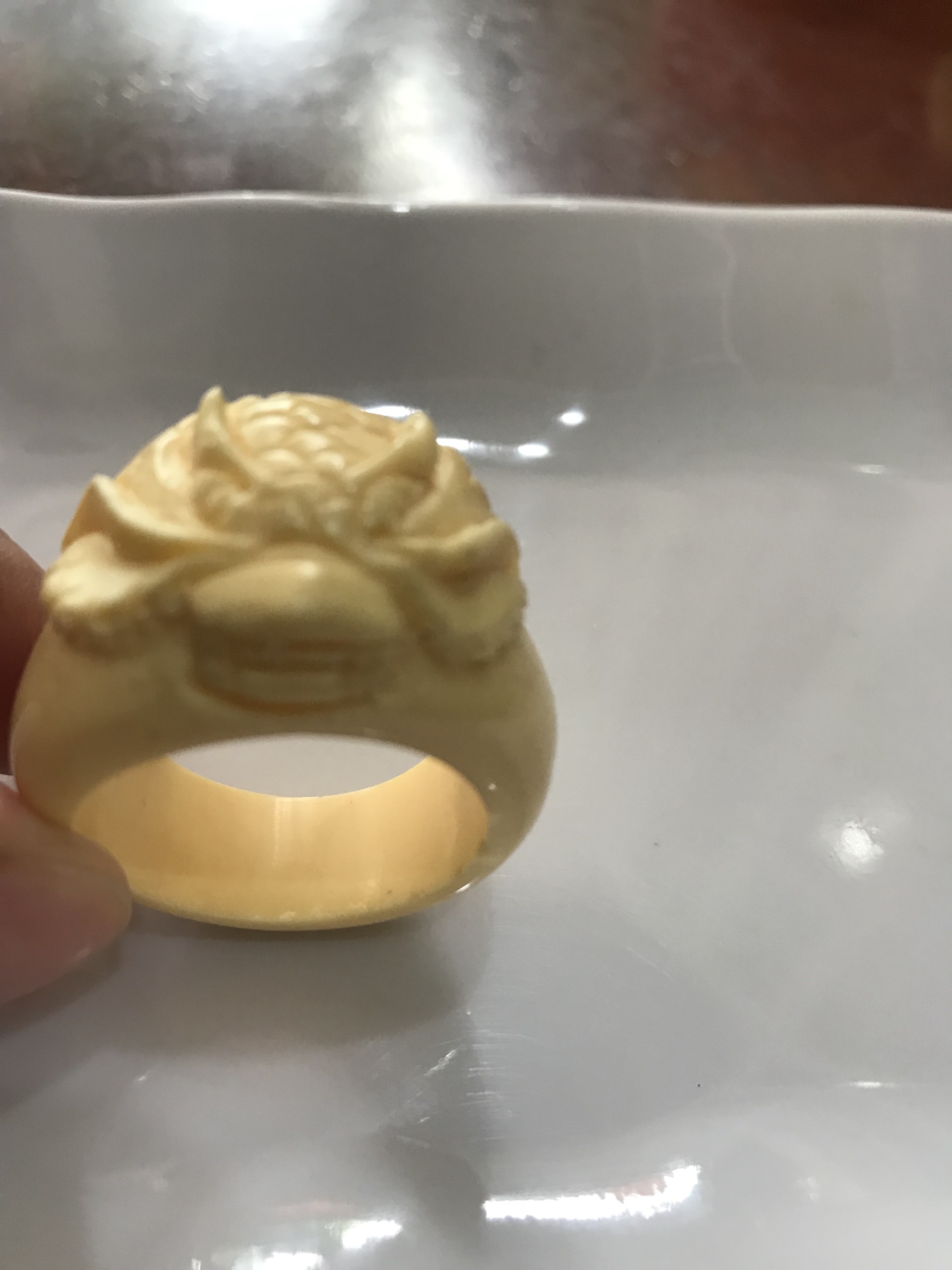 Nhẫn Nam Chạm Đầu Rồng Giả Ngà hay Xương Mỹ Nghệ màu trắng Ni to 24mm Cao 18mm Dầy 5mm Dành Cho Các Anh Nam đeo nhẫn ngón tay cái hay bất kỳ ngón tay nào ni lọt vừa tay là 24mm rẻ vẫn đẹp như thường ạ