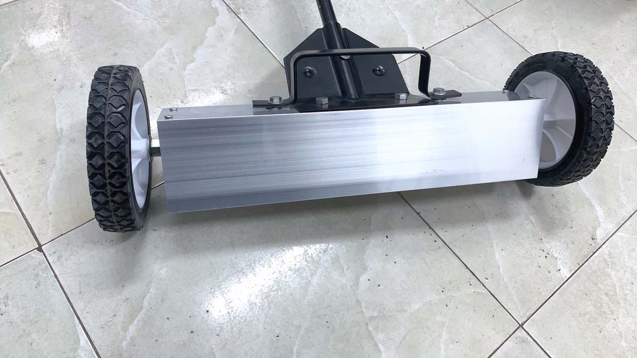 Xe hút đinh nam châm bé, loại xe lọc tạp chất cực kỳ hiệu quả và triệt để