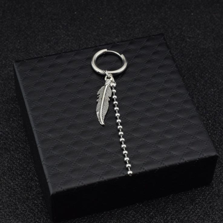 Khuyên tai Jungkook chiếc lá