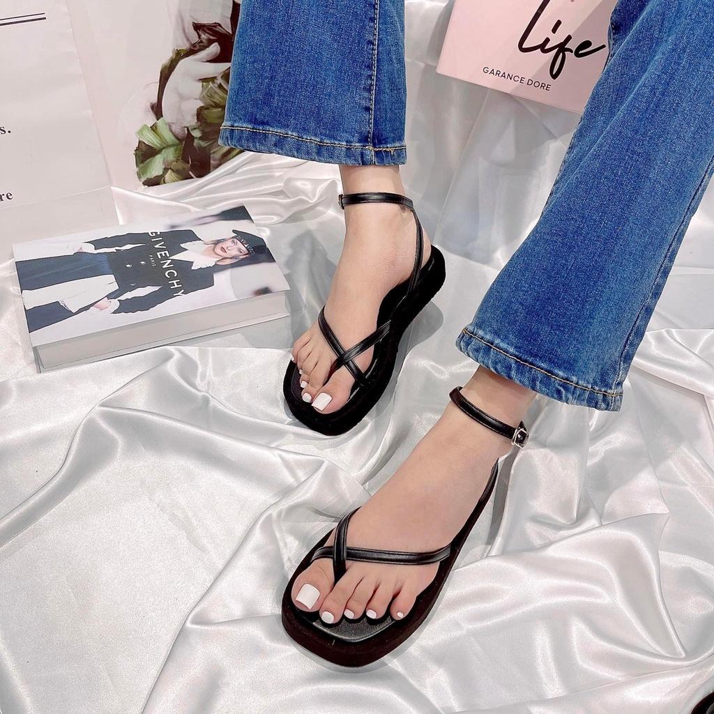 Giày sandal nữ đế bằng trẻ trung năng động