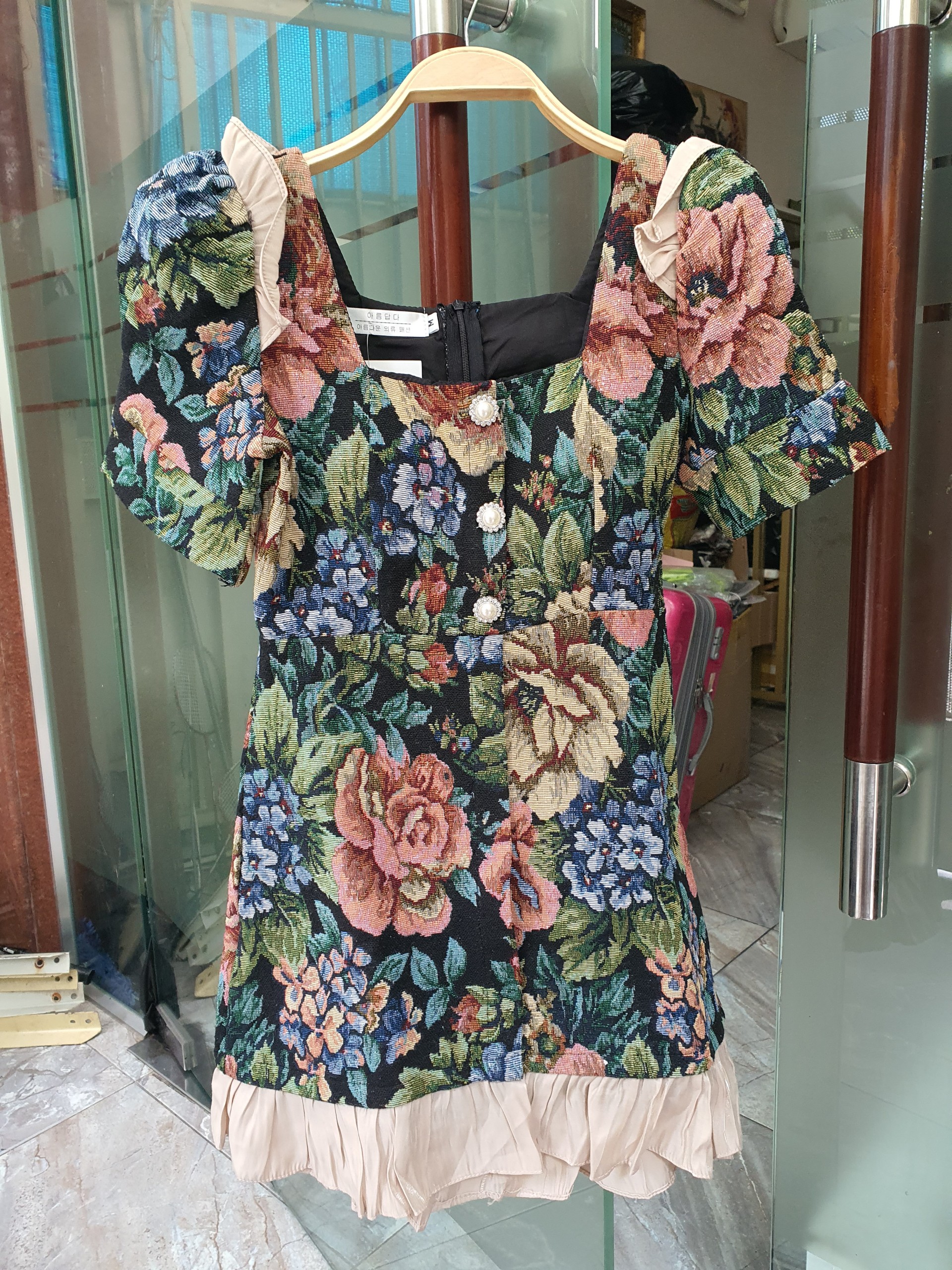 Đầm cổ vuông tay bồng hoa xinh