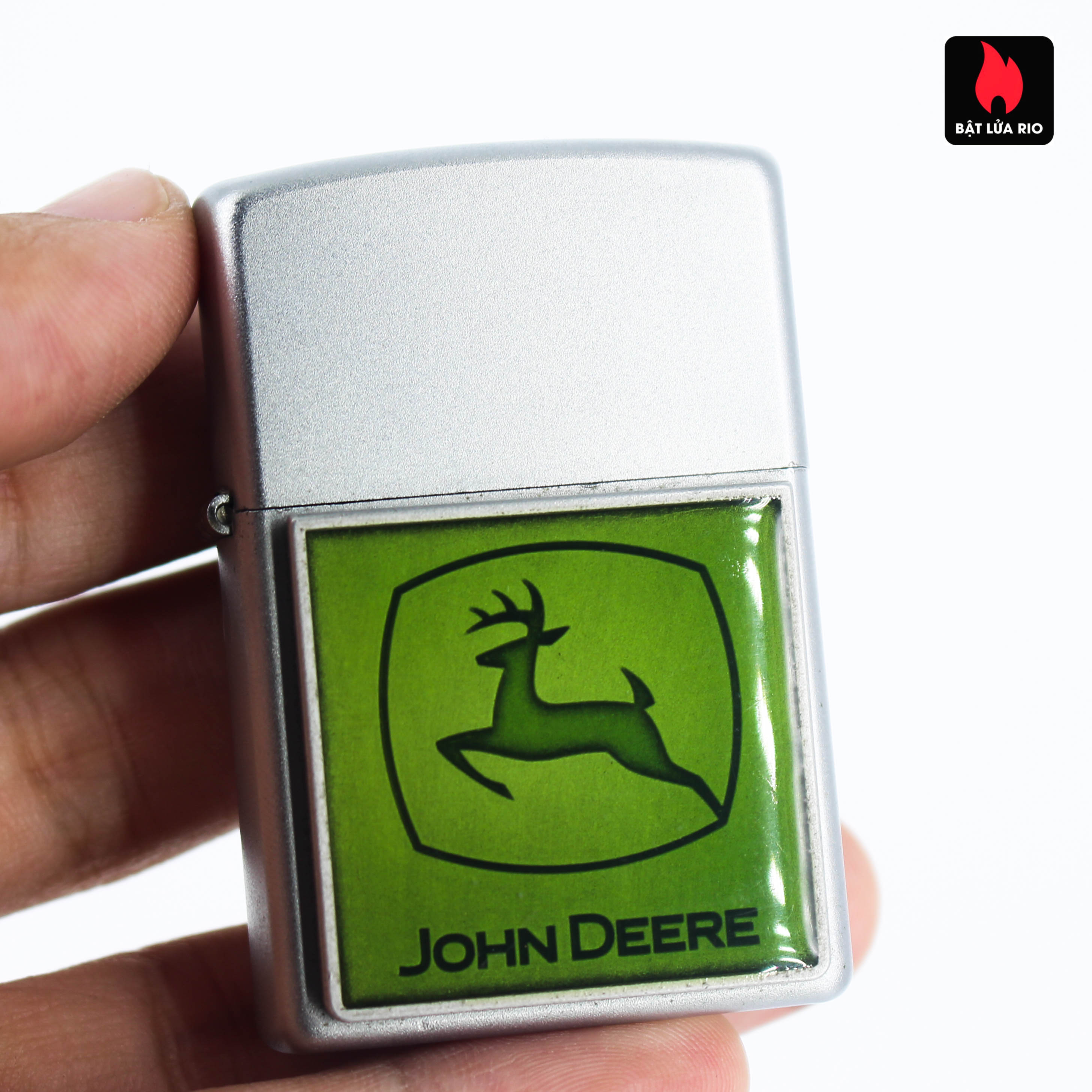 Bật Lửa Zippo 2006 – Zippo John Deere Emblem Satin Design